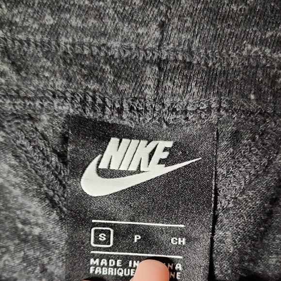 Nike Bundle Women's Gray and Maroon Shorts Set - Picture 2 of 8